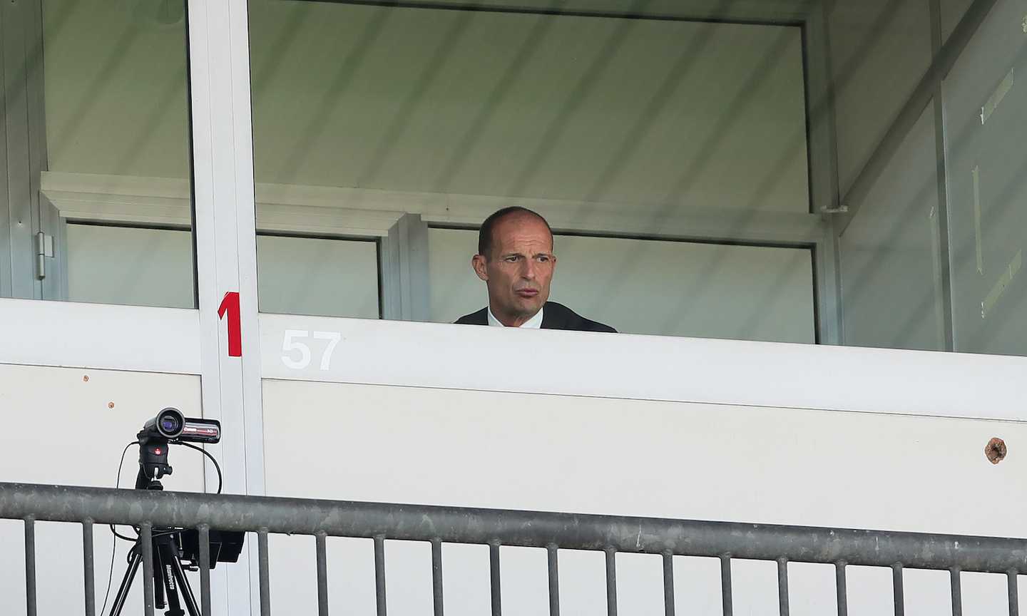 Juve, Allegri nel box in tribuna a Monza FOTO