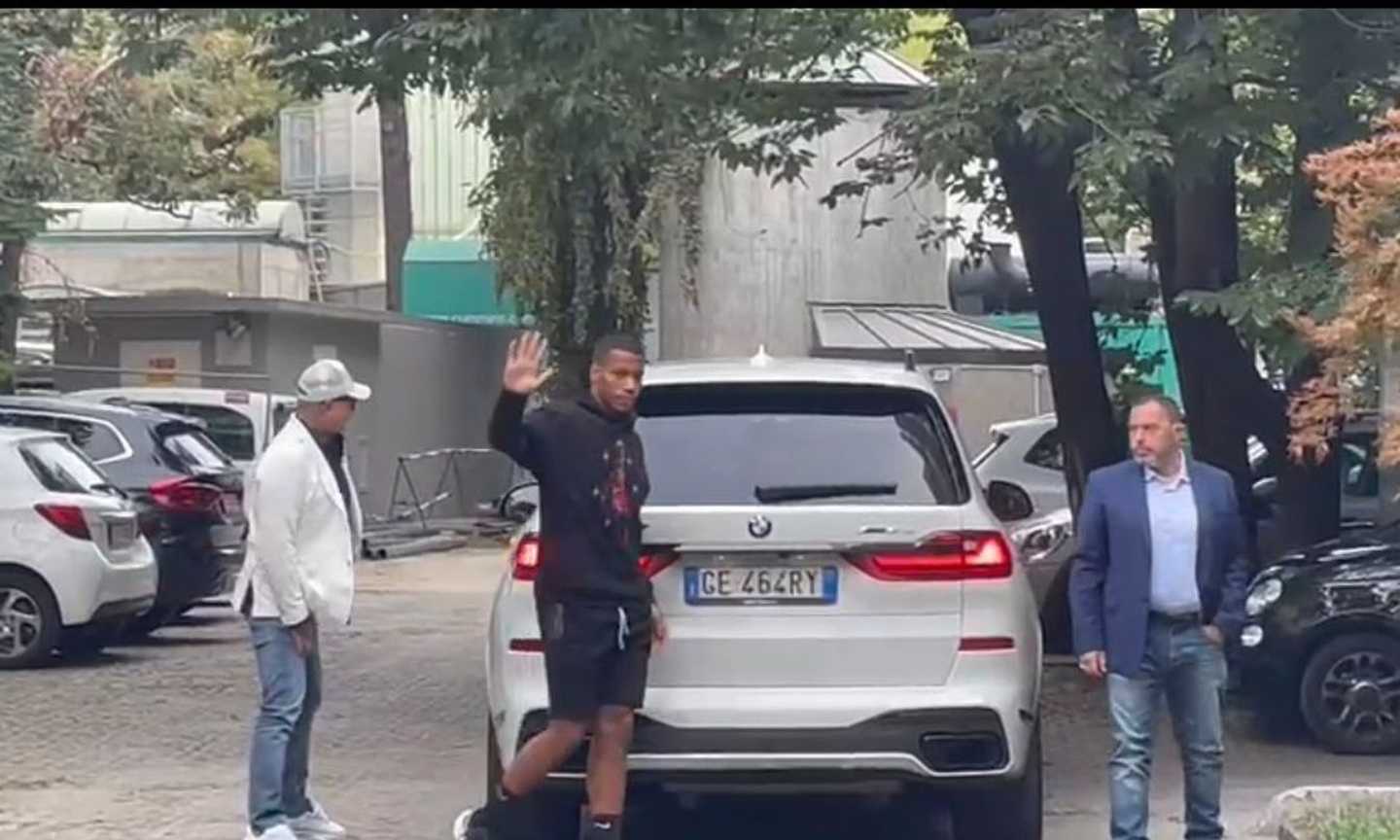 Milan, Vranckx ha firmato: rivivi la giornata con visite mediche e idoneità sportiva VIDEO