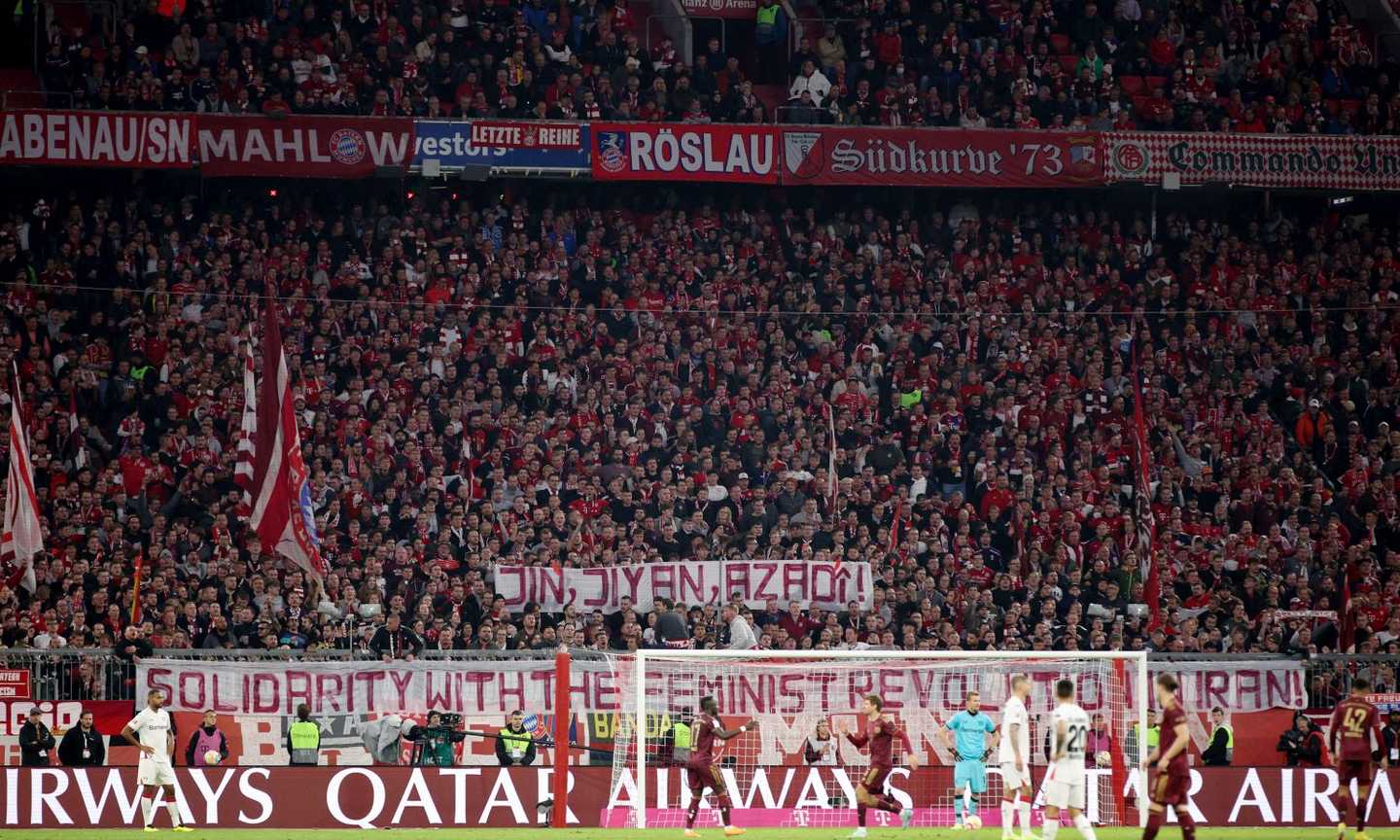 Il messaggio dei tifosi del Bayern: 'Solidarietà alla rivoluzione femminista in Iran'