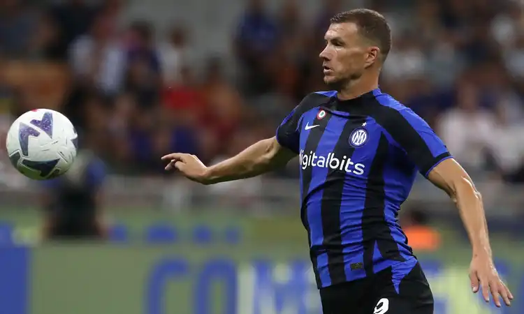 dzeko.inter.2022.23.controllo.petto.750x450.webp