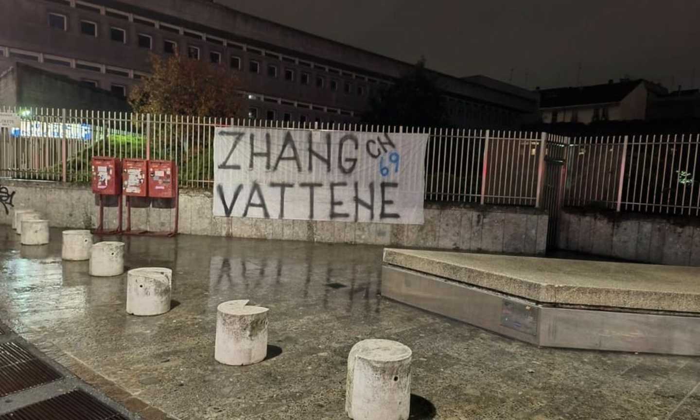 Inter, la protesta contro Zhang prosegue: 'Vattene'. Striscioni in tutta la città FOTO