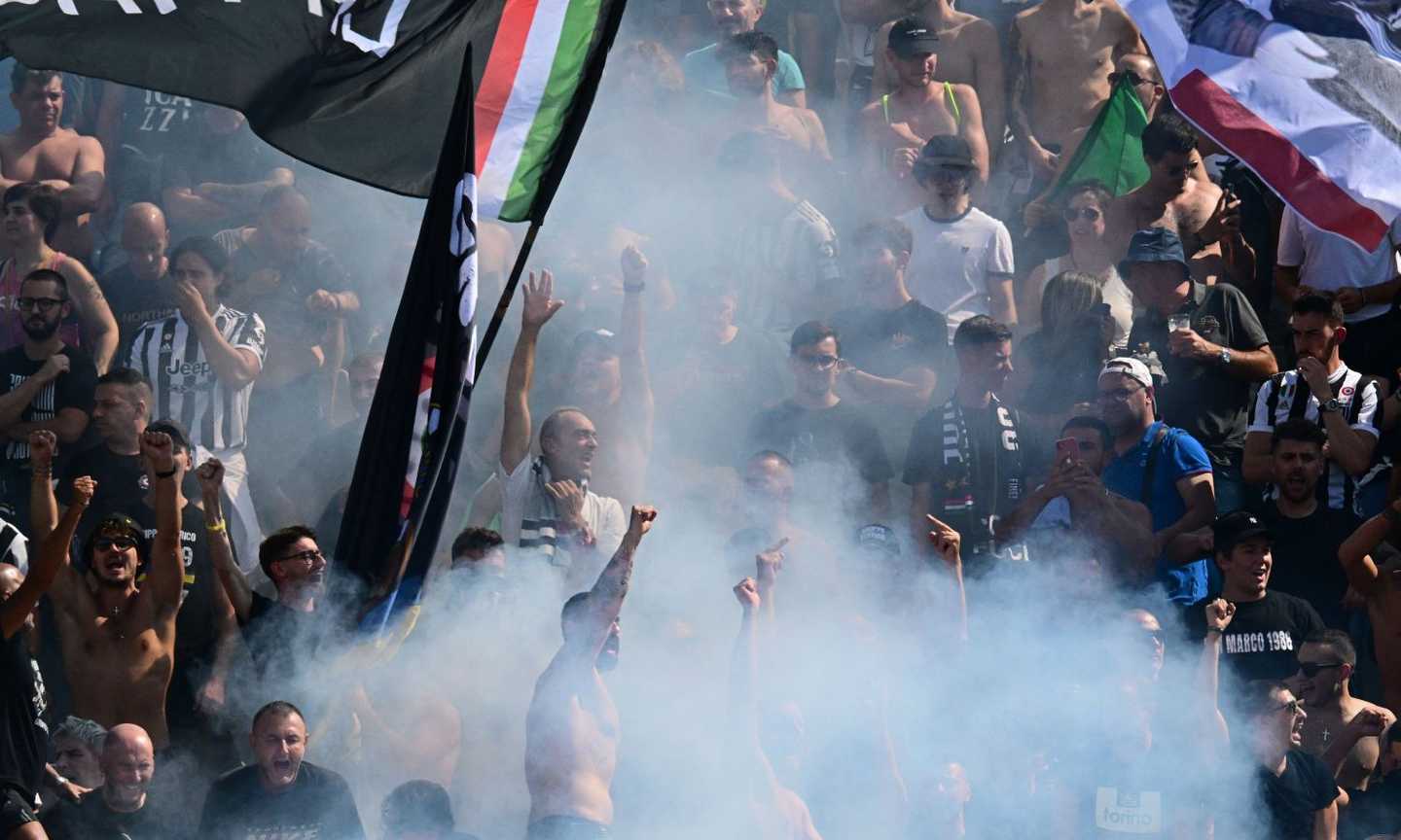 Juve, la UEFA apre un'indagine sui comportamenti 'discriminatori' dei tifosi bianconeri a Parigi