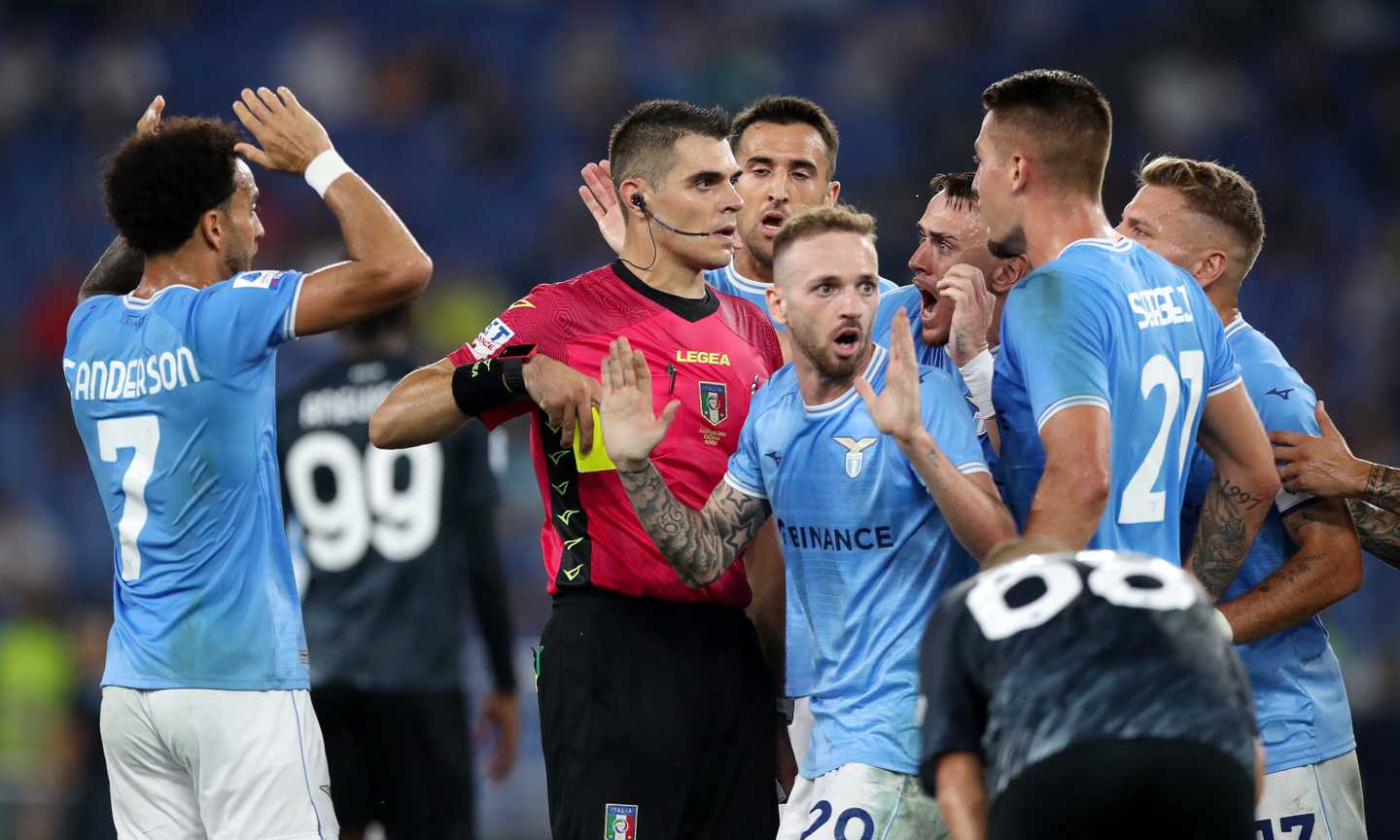 Lazio-Napoli, rivivi la MOVIOLA: Lazzari a terra, i biancocelesti chiedono il rigore