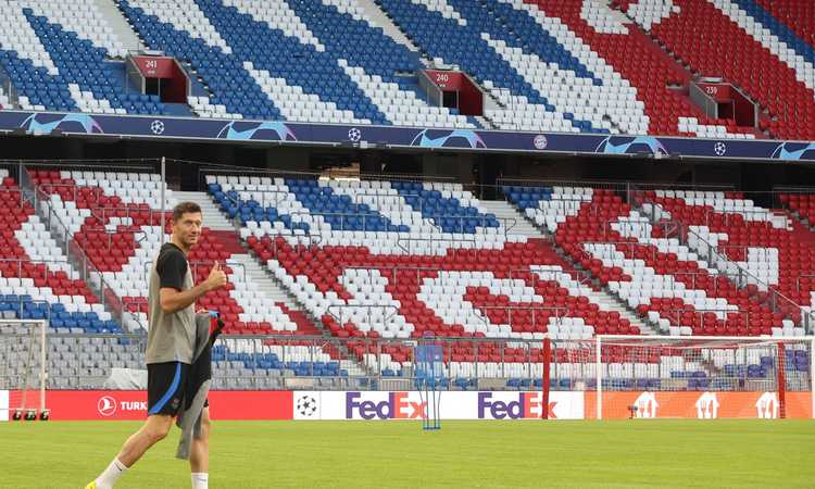Lewandowski torna a Monaco con il Barcellona: le lacrime, il tributo dei tifosi e gli schiaffi degli 'ex amici'
