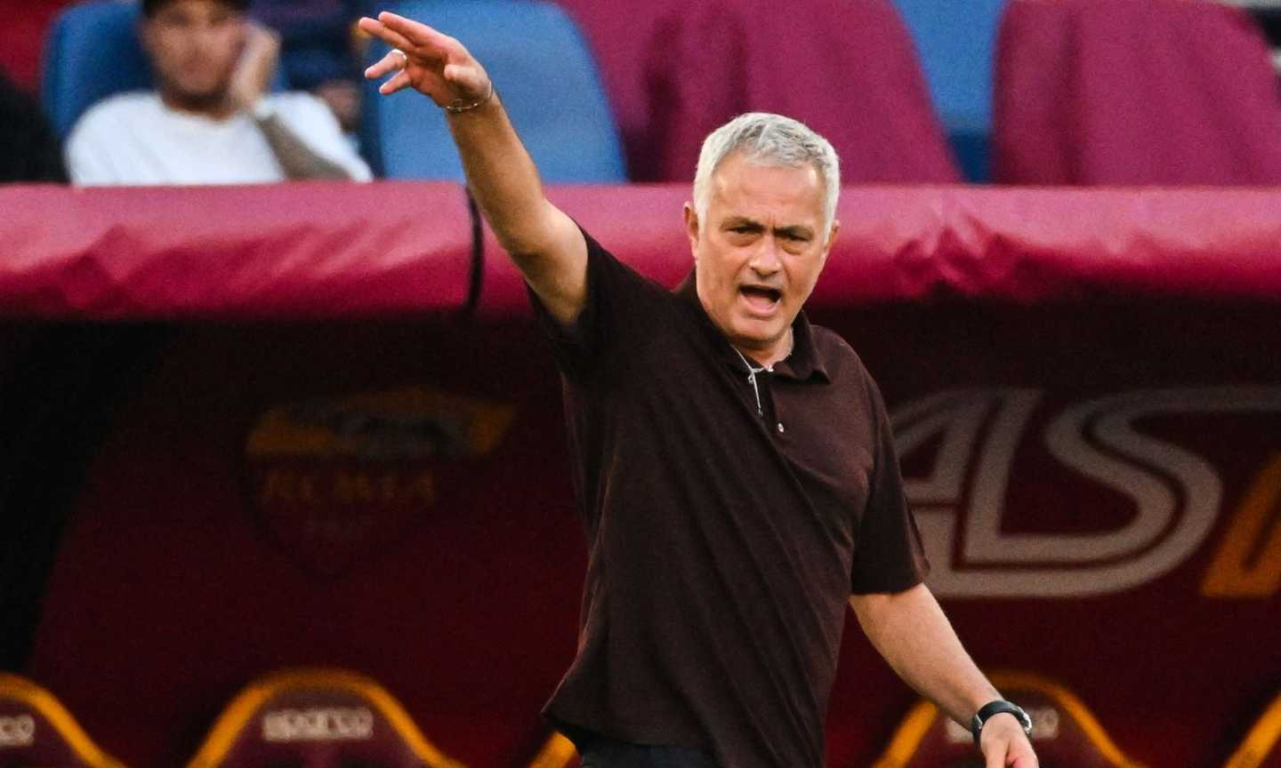 Roma-Adidas: l'indizio arriva da Mourinho