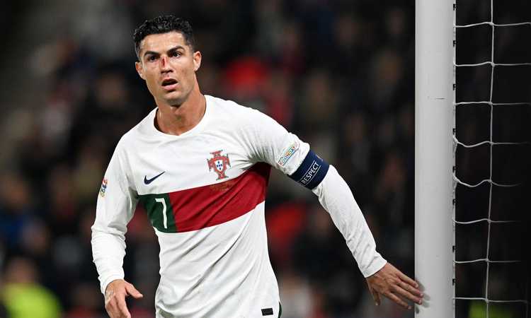 Ahi Ronaldo: scontro con il portiere della Rep. Ceca, sangue a fiotti dal naso. Rimane in campo e causa rigore