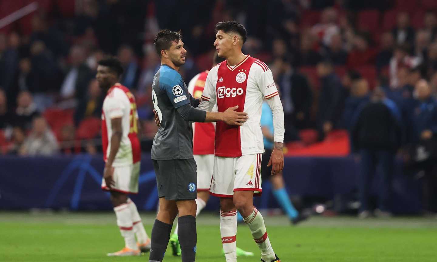 Ajax-Napoli, brutto gesto degli olandesi: rifiutato lo scambio di maglie negli spogliatoi VIDEO