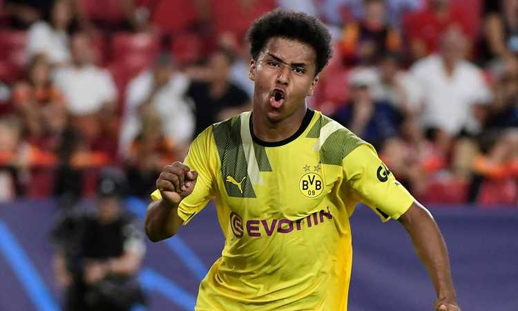 Bundesliga, Schalke-Colonia 0-0. Colpo Dortmund a Leverkusen, è a -3 dal Bayern