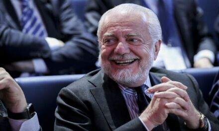 De Laurentiis al veleno, i tifosi rispondono: ‘Con regole eque non vincereste neanche quest’anno’. E qualcuno gli ricorda Osimhen…