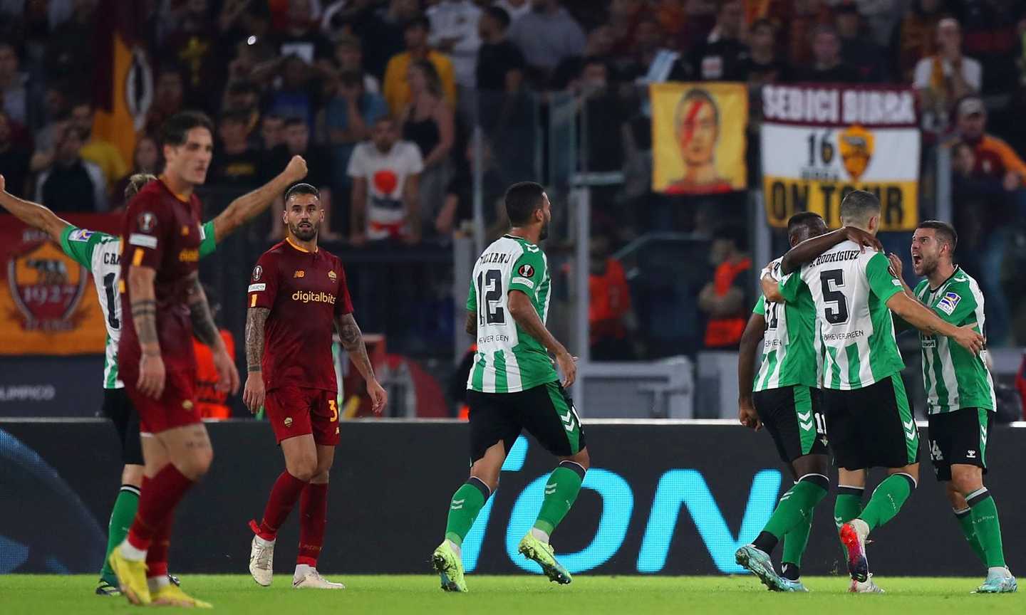 Roma: altro ko in Europa League, il Betis rimonta 2-1. Follia Zaniolo, altro rosso diretto