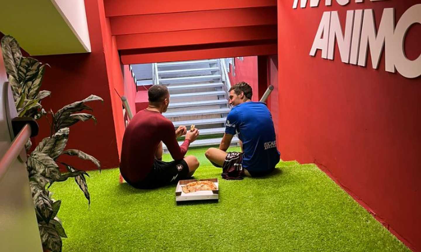 Bonazzoli e Verdi amici del cuore: pizza insieme nel tunnel dell'Arechi dopo Salernitana-Verona