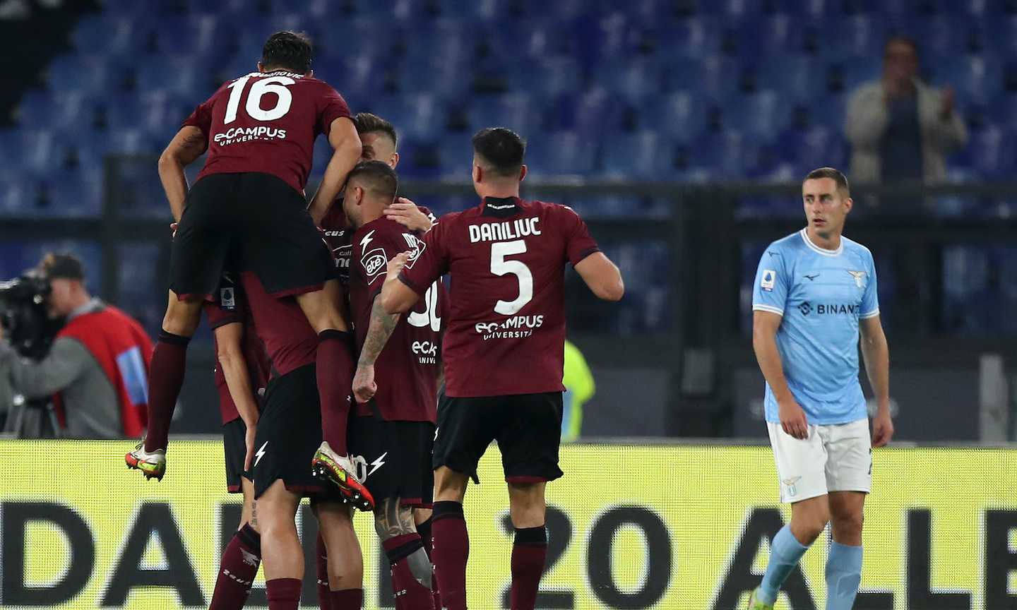 Crollo Lazio all'Olimpico: la Salernitana rimonta e fa 3-1 con Candreva e Fazio. Milinkovic-Savic salta il derby 