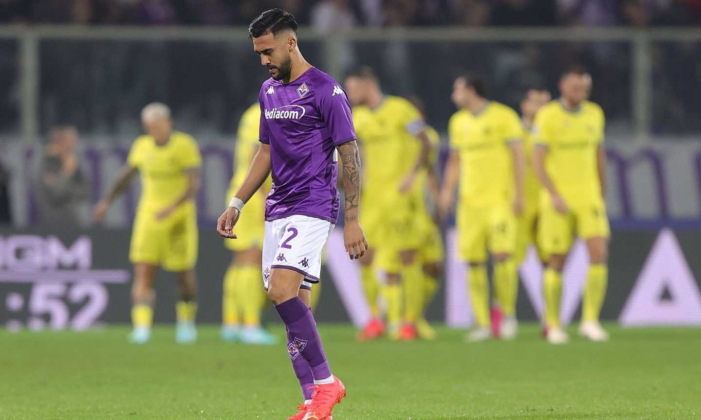 Fiorentina il momento no di Gonzalez spazientisce tutti: la reazione del Franchi al momento del cambio è un segnale chiaro