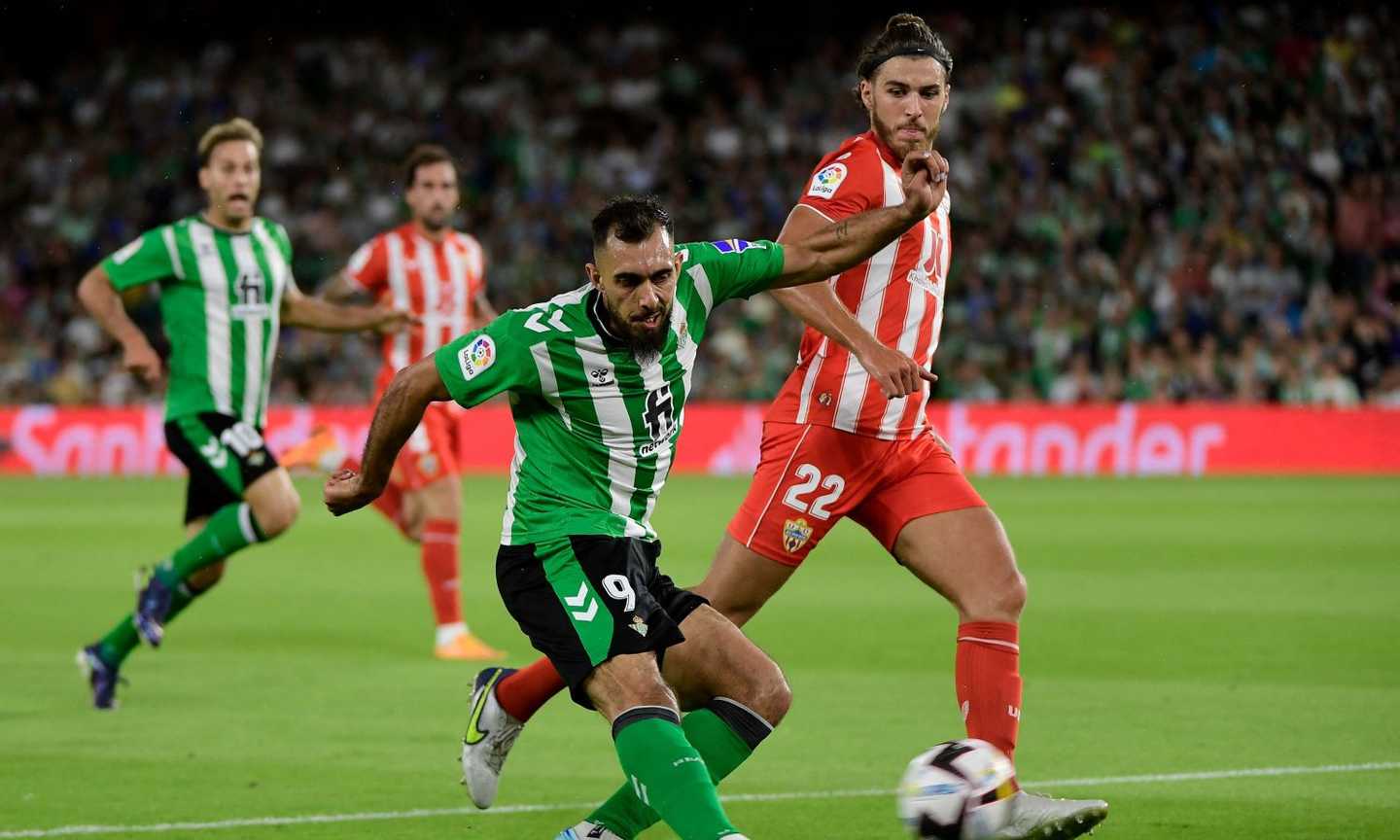 Real Betis, il suo bomber fa gola alla Serie A e alla Premier