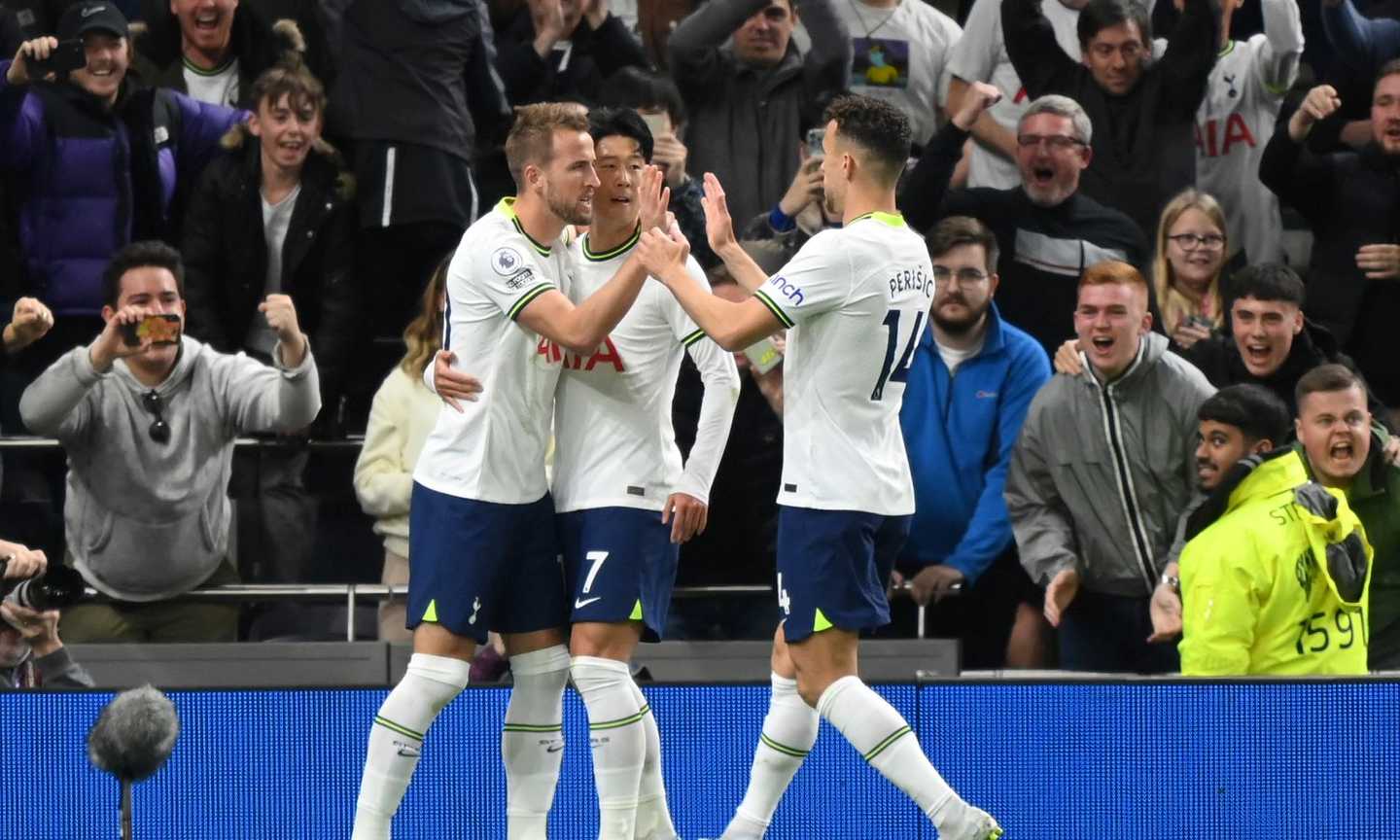 Premier League: Conte vince ancora e resta a contatto con la vetta. E' la miglior partenza di sempre del Tottenham