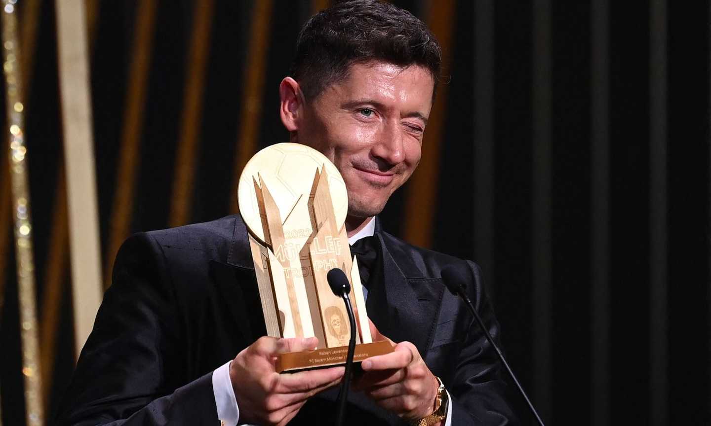 A Gavi il premio Kopa, a Lewandowski quello Muller e a Courtois quello Yashin: che serata a Parigi!