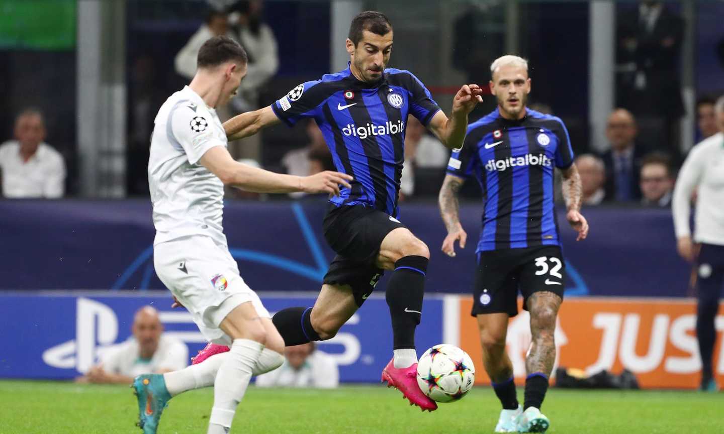 Inter-Viktoria Plzen, rivivi la moviola: c'è l'ok del Var sul secondo gol di Dzeko