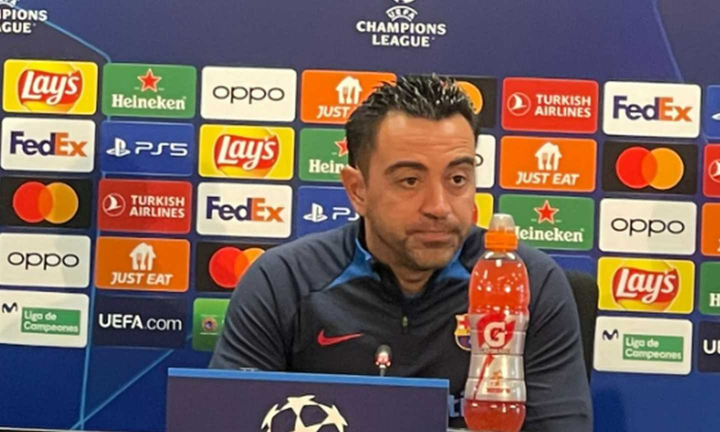 Xavi e il siparietto sul Viktoria Plzen: 'Dite che allenare il Barcellona non è già abbastanza?' VIDEO