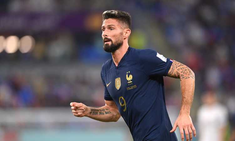 Giroud si gira ancora, sorride pure Ozil: il tedesco stuzzica il milanista sui social