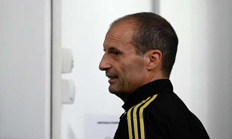 La Juve torna ad allenarsi: Allegri, sorrisi e foto con i tifosi