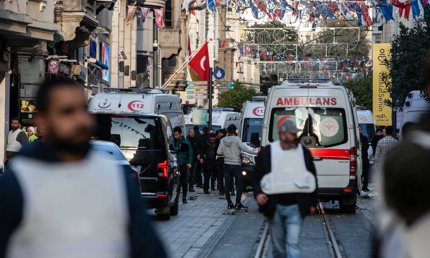 Esplosione a Istanbul: sei morti e 81 feriti. Erdogan: 'Attacco vile'. Rinviata Besiktas-Antalyaspor