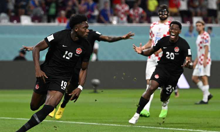 Bayern Monaco, Davies lancia il suo allarme: 'Sono sempre solo, mi sento un perdente di successo'
