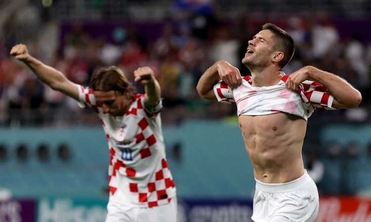 Davies hace historia y luego se derrumba: Kramaric arrastra a Croacia y elimina a Canadá del Mundial |  primera página