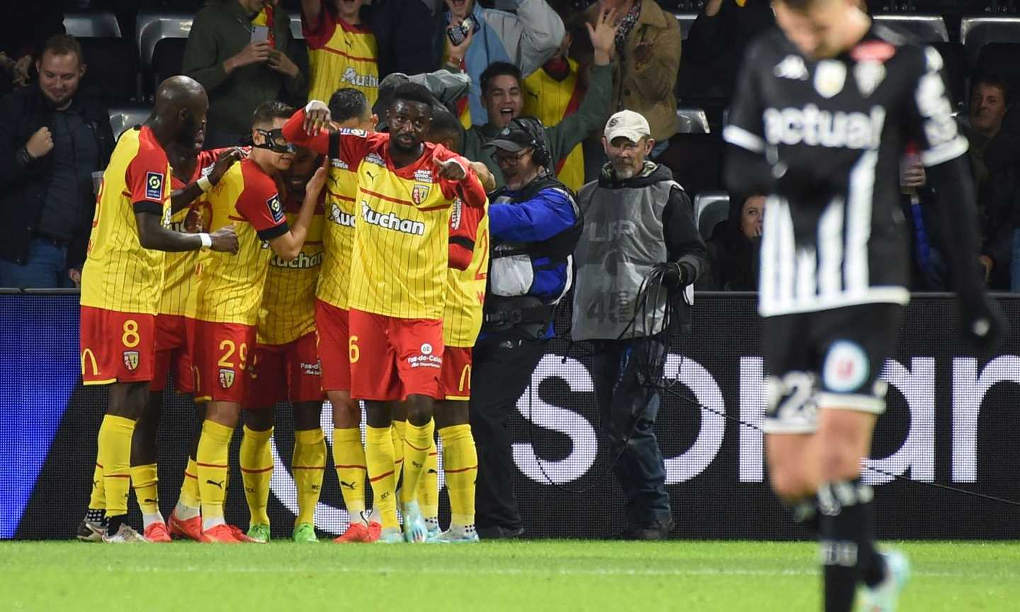 Ligue 1, il Lens vince anche con l’Angers: 2-1 e il Psg è a soli 2 punti