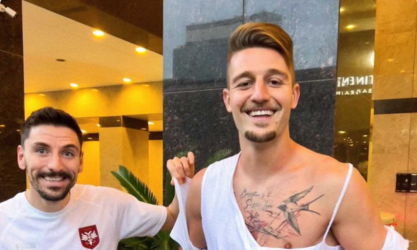 Milinkovic-Savic è diventato papà. E nel ritiro della Serbia irrompe il 'rito della maglia strappata'