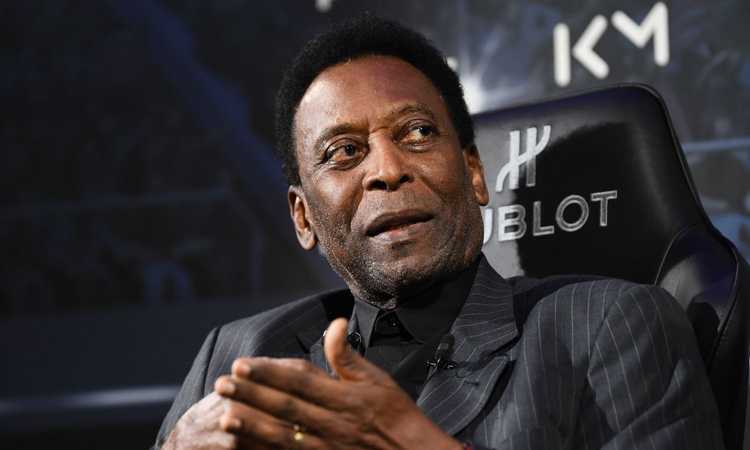 Il bollettino s Pelè: 'Infezione respiratoria, ma migliora. Rimane sotto osservazione'