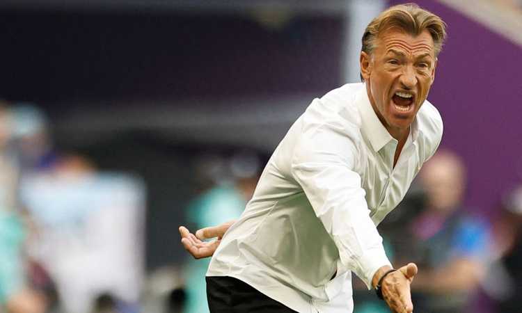 Renard sprona l'Arabia nell'intervallo contro l'Argentina: 'Volete una foto con Messi?' VIDEO