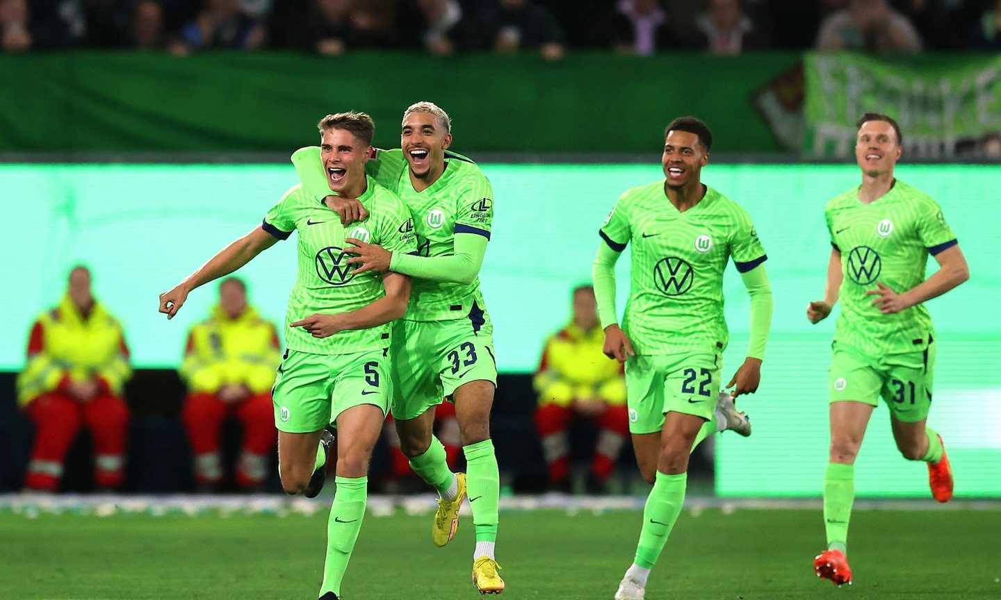 Wolfsburg, diversi big club su un difensore