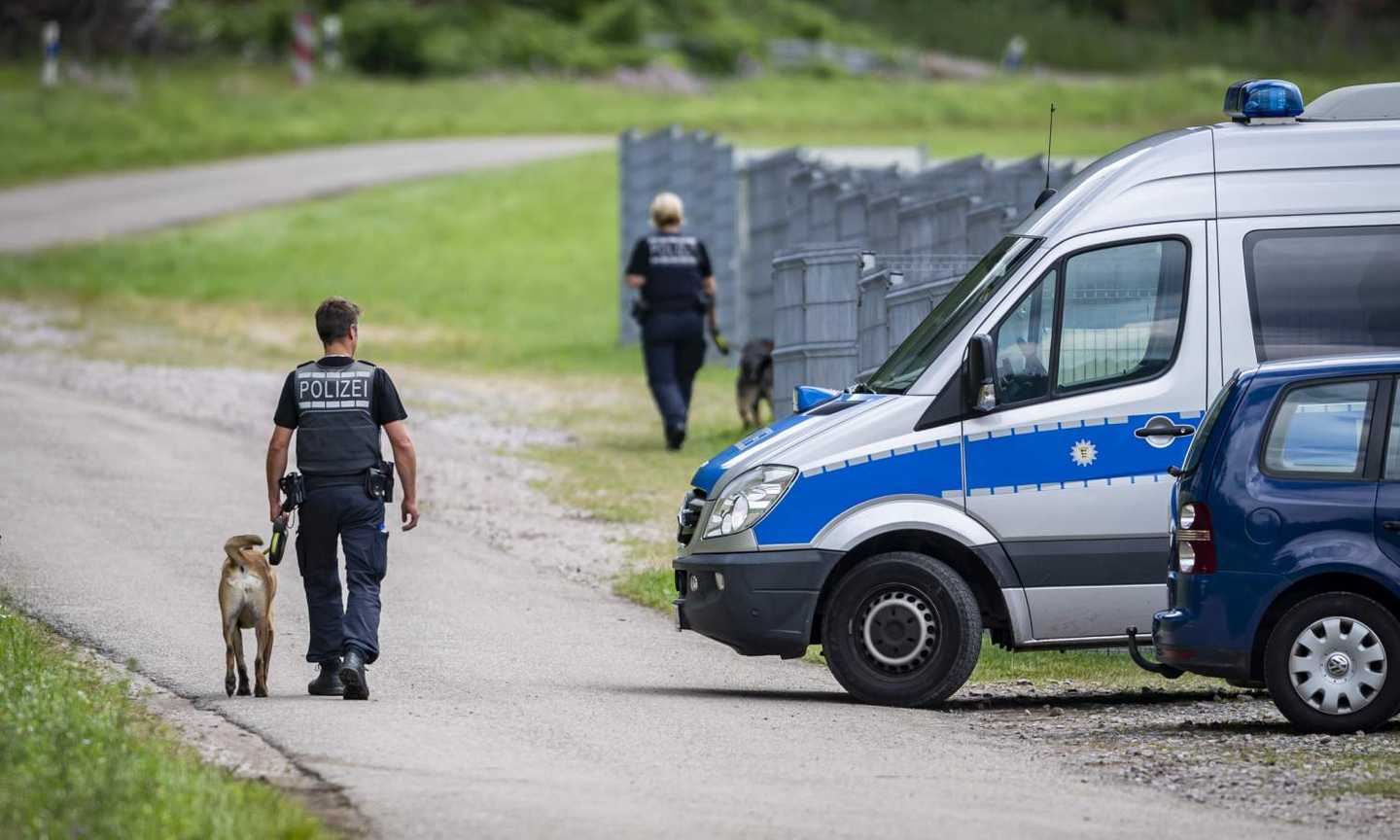 In Germania è sparito il padre di un attaccante: la polizia lo cerca con 100 agenti, cani ed elicotteri 