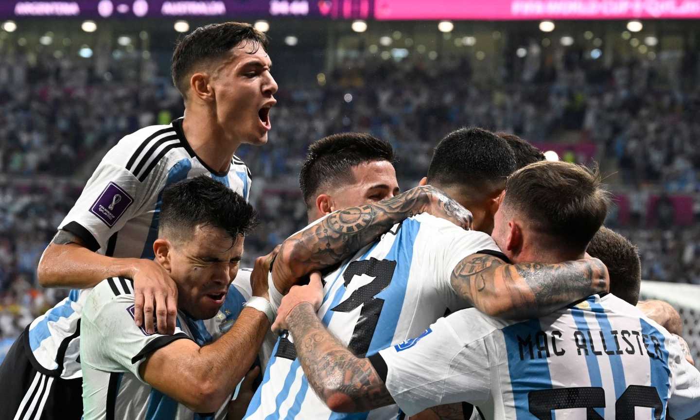 Un'altra notte da record per Messi che trascina l'Argentina ai quarti. 2-1 all'Australia e ora c'è l'Olanda