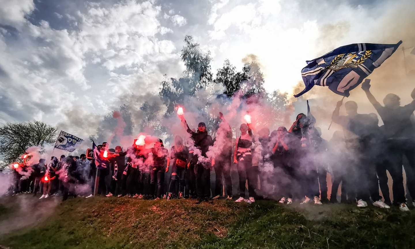 Francia sconfitta in finale, in Corsica i caroselli: i VIDEO dei cori da Bastia