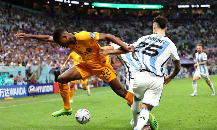 Inter, la cifra monstre per vendere Dumfries subito