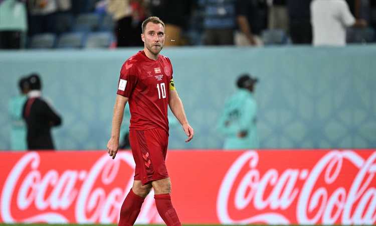 Eriksen e il 'pizzino' recuperato da Duke: come l'Australia ha mandato a casa la Danimarca, VIDEO Eriksen e il 'pizzino' recuperato da Duke: come l'Australia ha mandato a casa la Danimarca, VIDEO