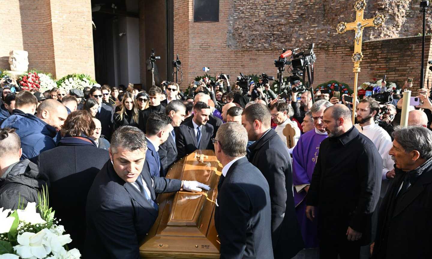 Funerali Mihajlovic: da Totti a Gianni Morandi, ecco chi era presente FOTO