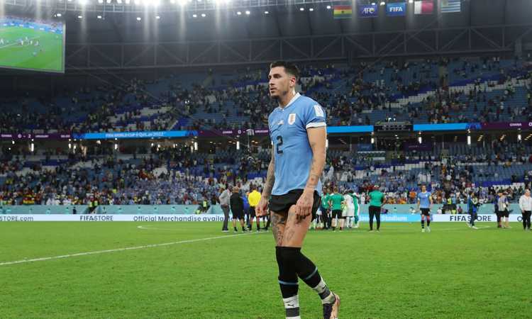 Uruguay, Gimenez rischia una maxi-squalifica: delegato FIFA colpito con una gomitata VIDEO