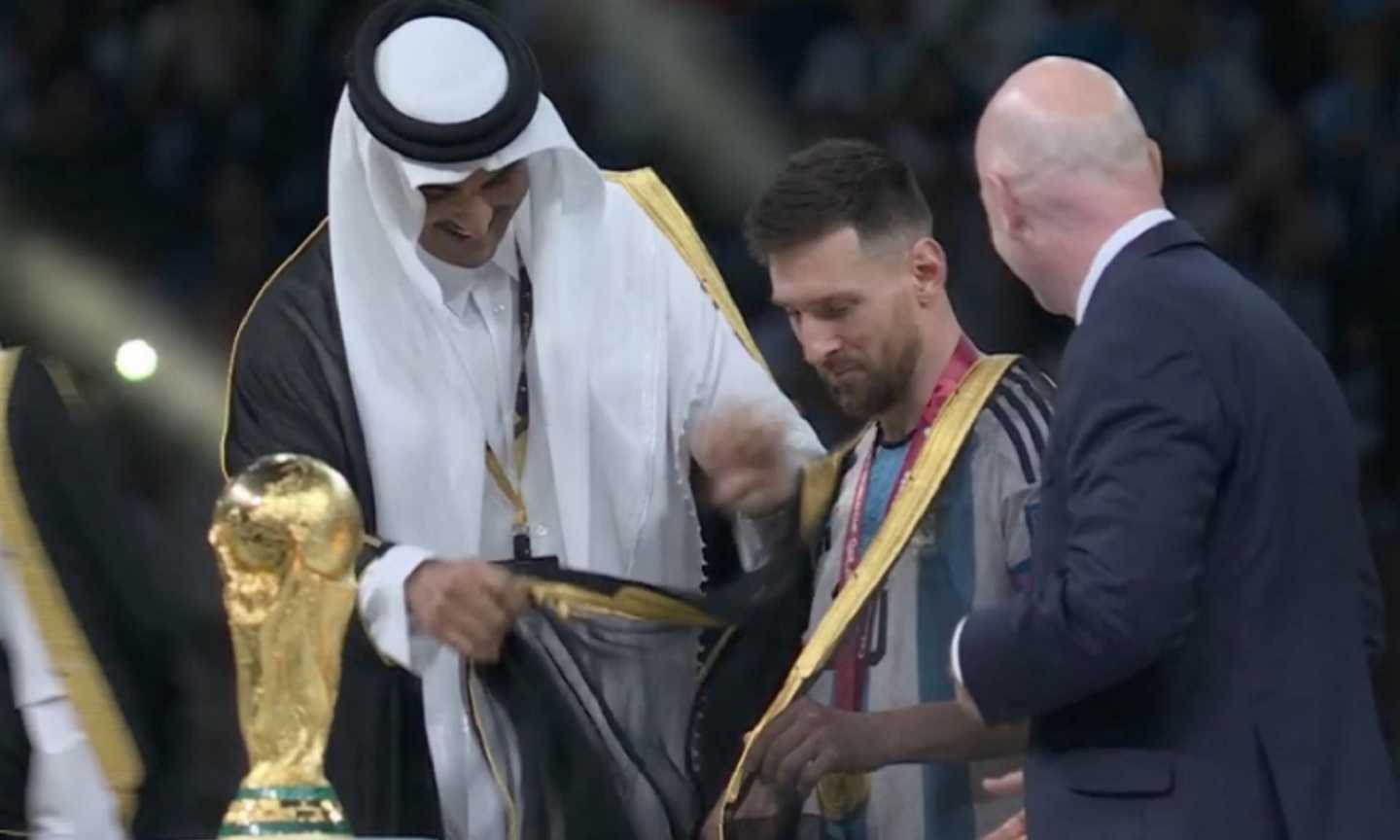 Messi e lo strano abito indossato durante la premiazione: ecco di cosa si tratta