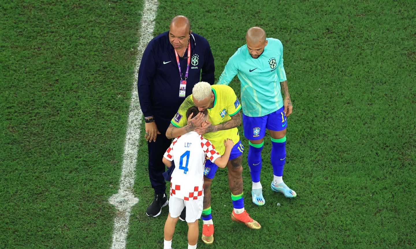 Il Brasile è fuori dai Mondiali, il figlio di Perisic va a consolare Neymar FOTO