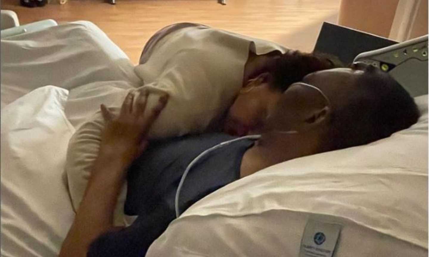 Pelé, Natale in ospedale. 'Ancora una notte insieme': la commovente FOTO con la figlia