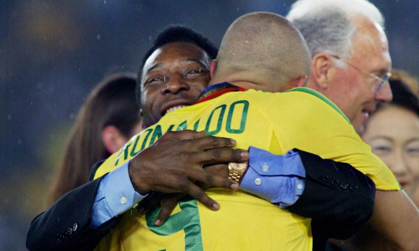 Addio Pelé, il ricordo di Ronaldo: 'Il vero Fenomeno eri tu, amico mio. Quell'abbraccio di fronte a San Siro...'