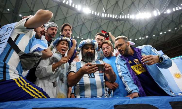 Il Brasile esce e l'Argentina impazzisce: giocatori e tifosi esultano al palo di Marquinhos Il Brasile esce e l'Argentina impazzisce: giocatori e tifosi esultano al palo di Marquinhos