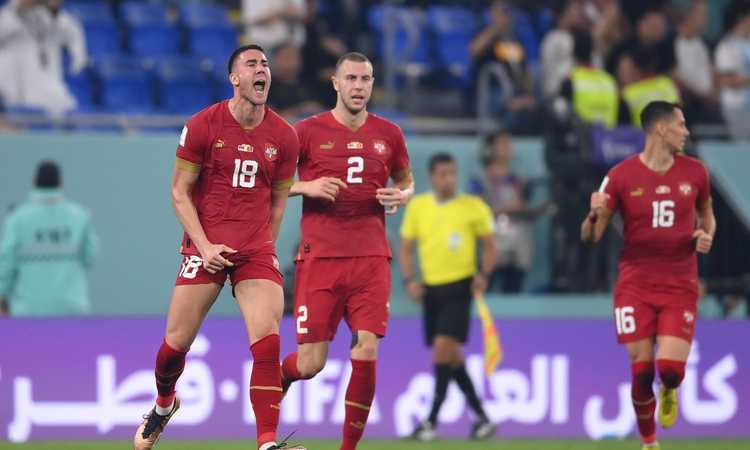 Segna ed esplode: l'esultanza di Vlahovic con la Serbia tra il volgare e il liberatorio FOTO Segna ed esplode: l'esultanza di Vlahovic con la Serbia tra il volgare e il liberatorio FOTO
