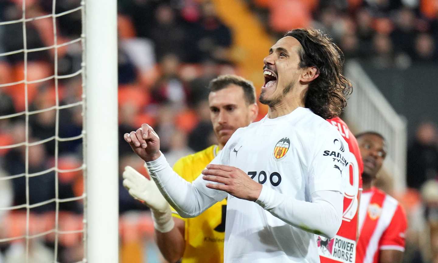 Valencia, di male in peggio: Cavani out un mese