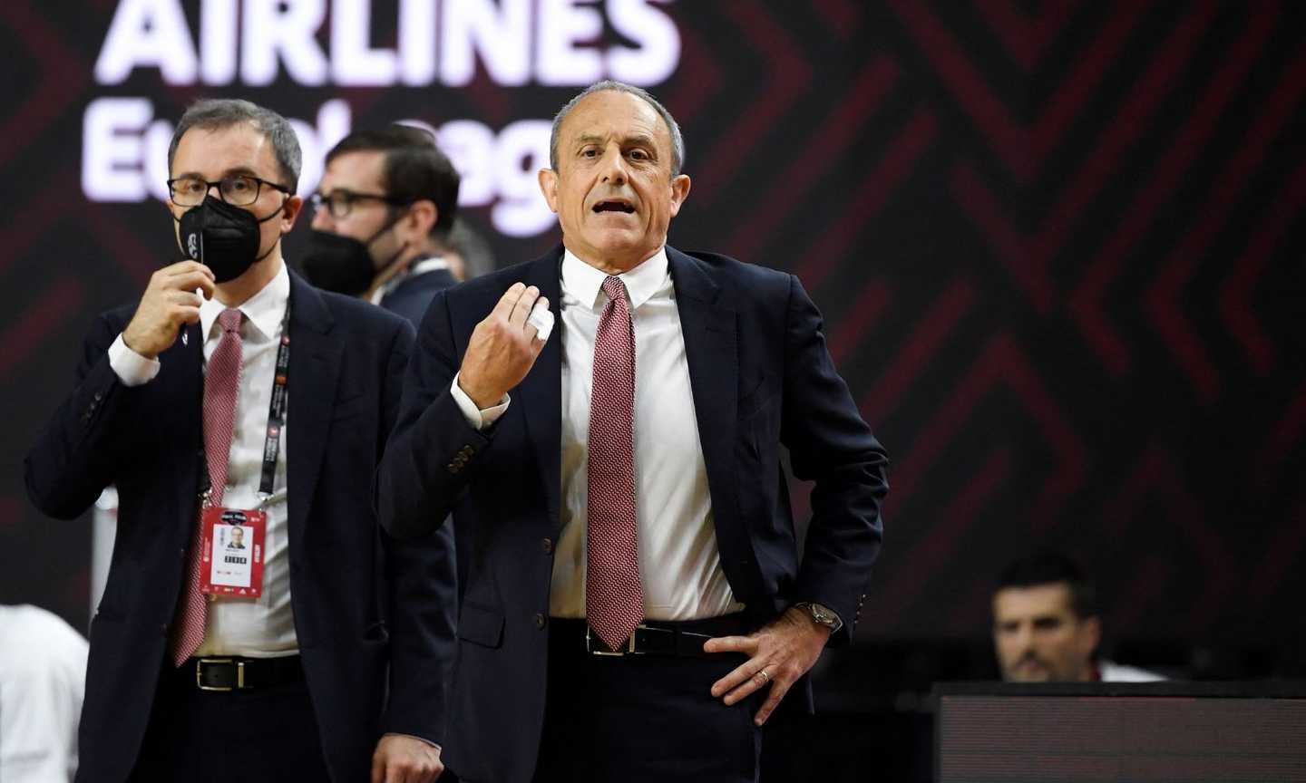 Basket, striscione shock contro Ettore Messina dai tifosi della Virtus: cos'è successo