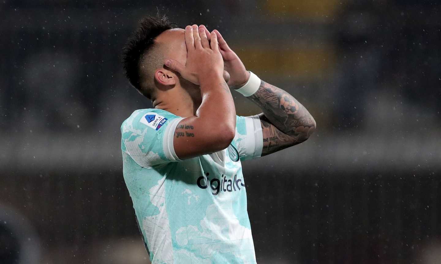 Insulti all'arbitro di Inter-Atalanta in Coppa Italia: Lautaro patteggia