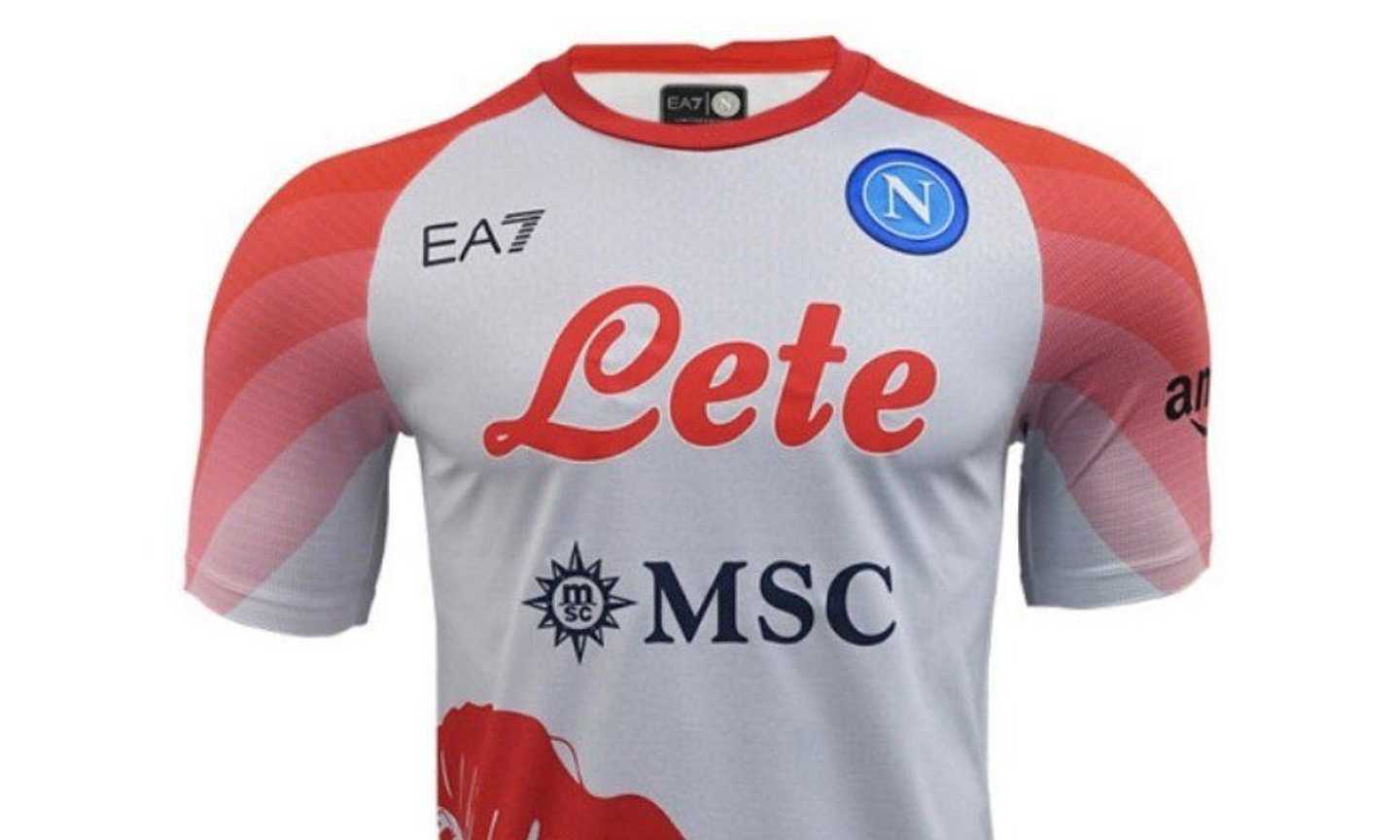 È lei ‘o primmo ammore': la maglia speciale del Napoli per San Valentino FOTO