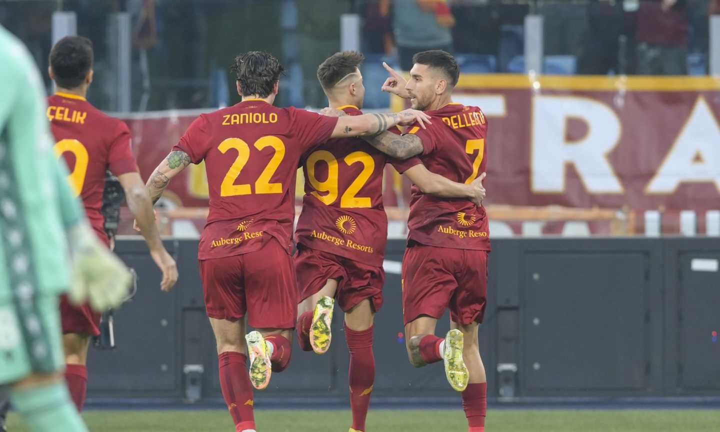 Siviglia-Roma, ecco con che maglia giocheranno Pellegrini e compagni